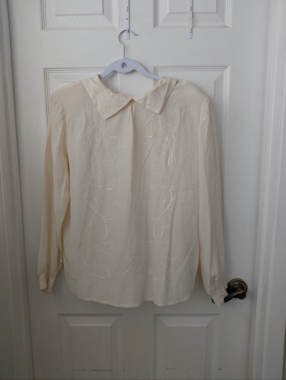Vintage Hand Embroidered Cream Floral Silk Blouse Romantic Cottagecore Peter Pan